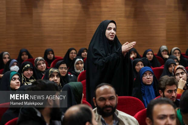 دیدار صمیمانه تشکل‌های دانشجویی استان یزد با محمدباقر قالیباف رئیس مجلس شورای اسلامی