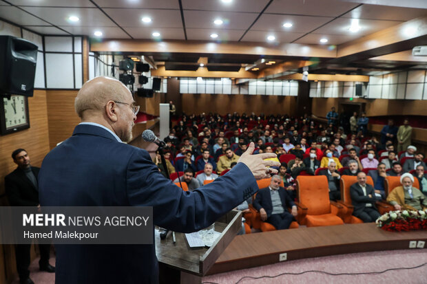 دیدار صمیمانه تشکل‌های دانشجویی استان یزد با محمدباقر قالیباف رئیس مجلس شورای اسلامی