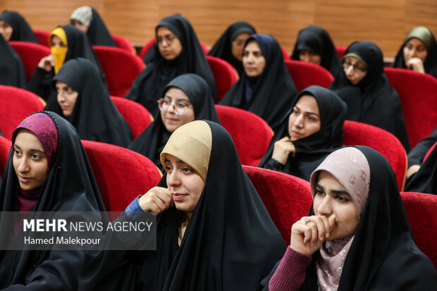 دیدار صمیمانه تشکل‌های دانشجویی استان یزد با محمدباقر قالیباف رئیس مجلس شورای اسلامی