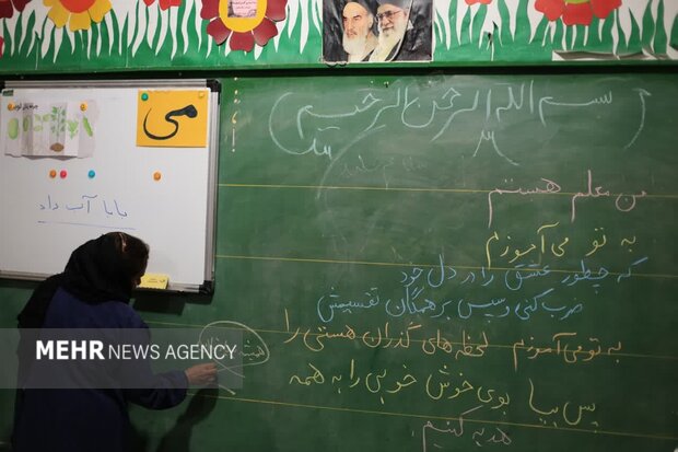 جایگاه فرهنگیان و معلمان دچار آسیب شده است