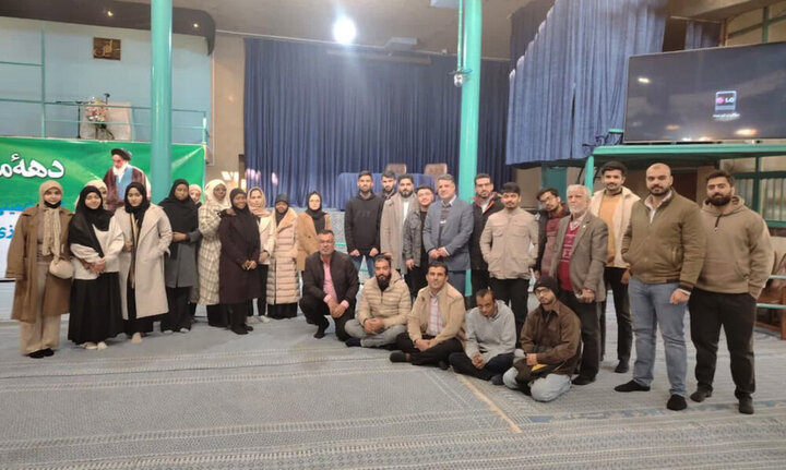 حضور معاون فرهنگی وزارت بهداشت و دانشجویان بینالملل در حسینیه جماران