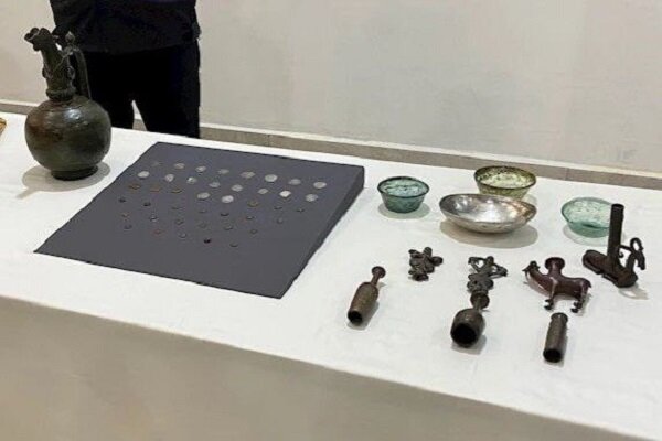 Türkiye'den İran'a 55 tarihi eser iade edildi Türkiye'den İran'a 55 tarihi eser iade edildi