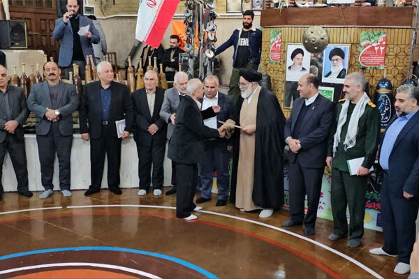 پهلوانهای ورامین به مناسبت دهه فجر تجلیل شدند