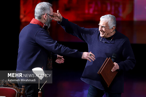 چهلوسومین جشنواره تئاتر فجر در ایستگاه پایانی؛ خبرنگار مهر تجلیل شد