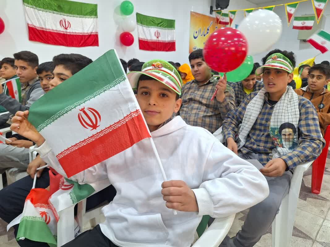 زنگ انقلاب در مدارس گناوه نواخته شد زنگ انقلاب در مدارس گناوه نواخته شد