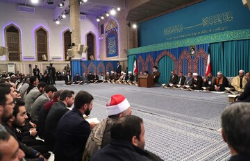 دیدار شرکت‌کنندگان مسابقات بین‌المللی قرآن کریم با رهبر انقلاب/ نوای «حب الحسین» در حسینیه امام خمینی(ره)