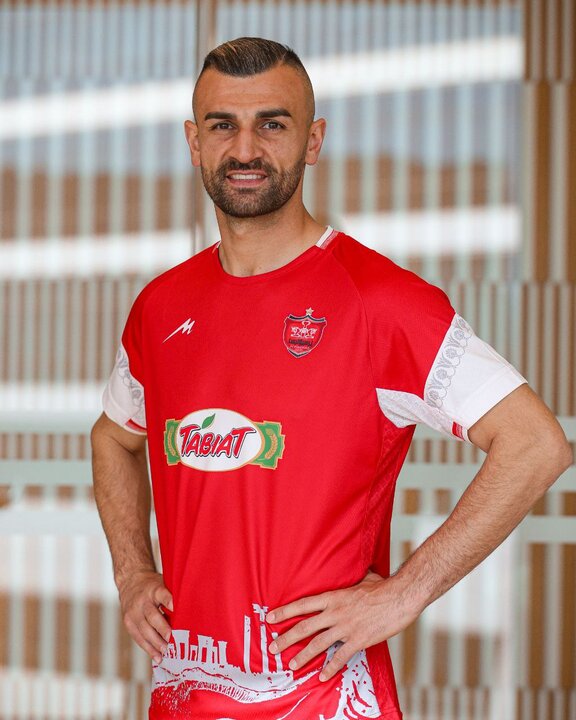 رونمایی از سردار پرسپولیسیها در لباس قرمز