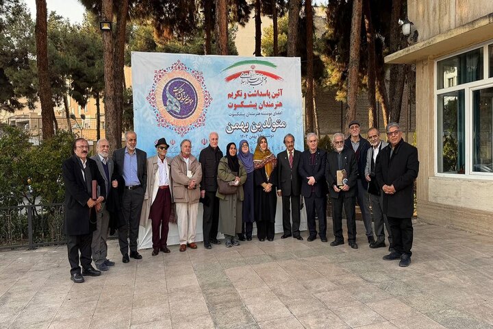 حضور سخنگوی دولت در آیین پاسداشت و تکریم هنرمندان پیشکسوت حضور سخنگوی دولت در آیین پاسداشت و تکریم هنرمندان پیشکسوت