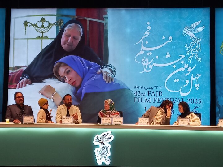 نشست «چشم بادومی»؛ از عشق به خواننده کره‌ای تا پدربزرگی که قابل دفاع نیست