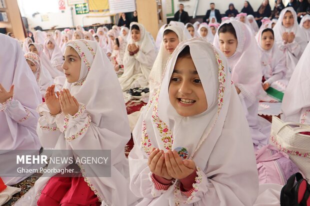 آئین جشن تکلیف دانش آموزان دختر در شفت