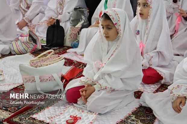 آئین جشن تکلیف دانش آموزان دختر در شفت