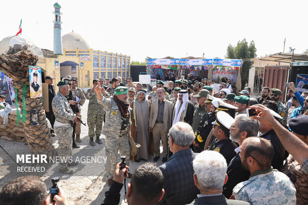 افتتاح نمایشگاه راهیان نور نیروی دریایی ارتش در خرمشهر