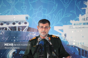 IRGC Navy Cmdr. unveils Shahid Bagheri done carrier features