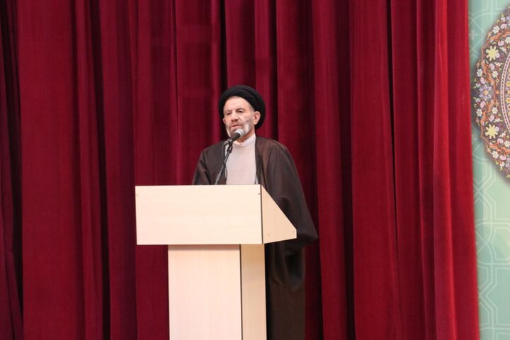 حجتالاسلام شاهرخی: تعطیلی دهها ساله برخی صنایع عامل بیکاری است