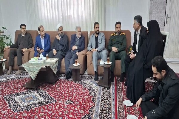 دیدار رئیس سازمان زندانها با خانوده شهید «جواد سرمالیان» در پلدختر