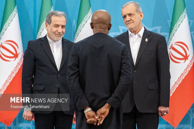 مراسم بزرگداشت سالروز پیروزی انقلاب اسلامی با حضور سفرای خارجی