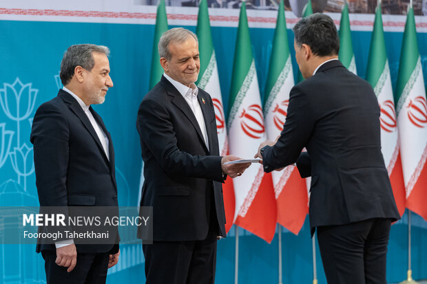 مراسم بزرگداشت سالروز پیروزی انقلاب اسلامی با حضور سفرای خارجی