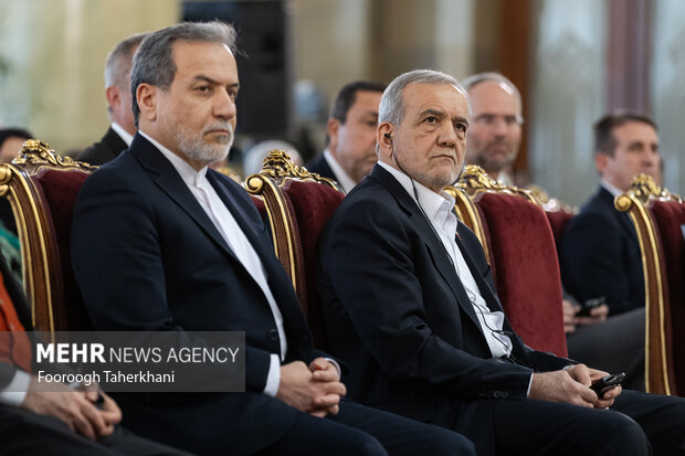 مراسم بزرگداشت سالروز پیروزی انقلاب اسلامی با حضور سفرای خارجی