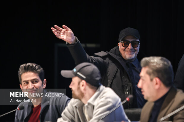 رضا عطاران نشست خبری را به سخره گرفت؛ خانه جشنواره برای غیر رسانهایها!