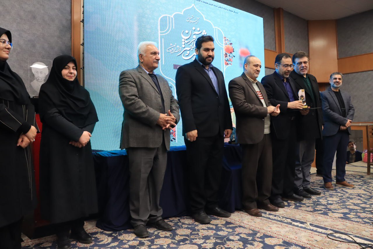 نگاهی به برگزیده چهارمین کتاب سال قزوین نگاهی به برگزیده چهارمین کتاب سال قزوین