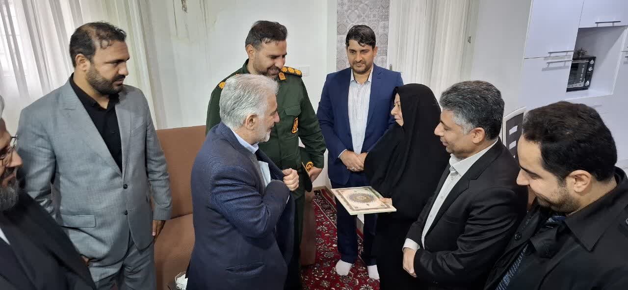 دیدار رئیس سازمان زندانها با خانوده شهید «جواد سرمالیان» در پلدختر