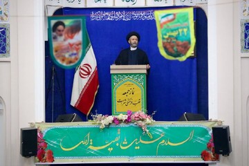 امام جمعه اردبیل: ادامه زورآزمایی دشمن با ملت ایران فایده‌ای ندارد