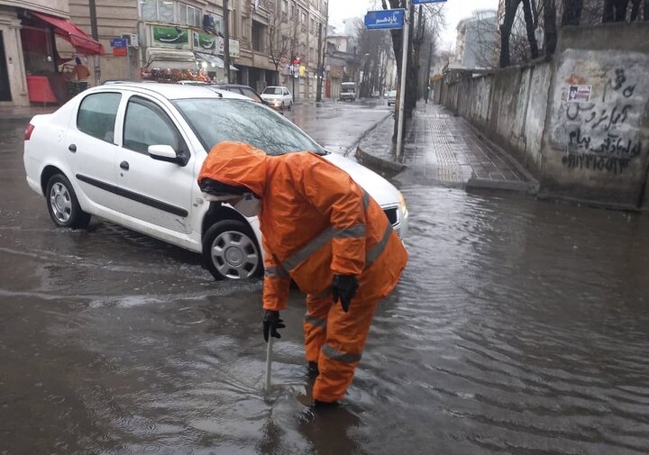 آماده‌باش کامل شهرداری در پی آبگرفتگی برخی مناطق رشت