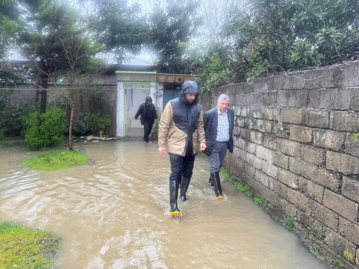 بارندگی کم سابقه ۱۲۰ میلی متری در رشت؛ مسئولان پای کار هستند