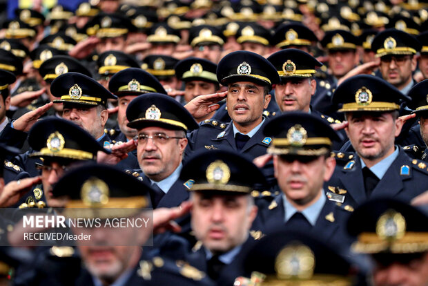 Ayetullah Hamanei, hava kuvvetleri komutanları ile görüştü