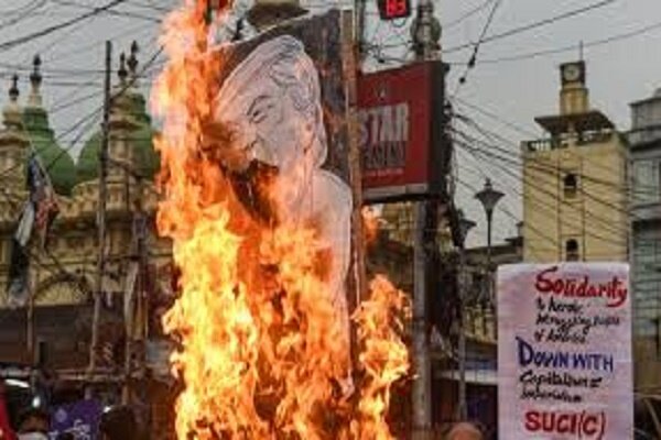 Angry Indian protesters burn effigy of Donald Trump