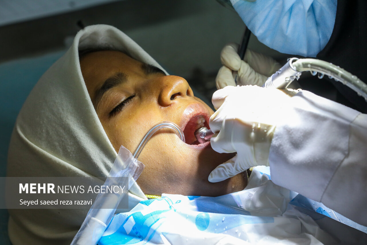 بر اساس گزارشهای جدید، نخستین مراجعه دندانپزشکی برای کودکان باید قبل از رسیدن به یک سالگی انجام شود. این توصیه از سوی متخصصان بهداشتی به منظور حفظ سلامت دهان و دندانهای کودکان مطرح گردیده است. بر اساس گزارشهای جدید، نخستین مراجعه دندانپزشکی برای کودکان باید قبل از رسیدن به یک سالگی انجام شود. این توصیه از سوی متخصصان بهداشتی به منظور حفظ سلامت دهان و دندانهای کودکان مطرح گردیده است.