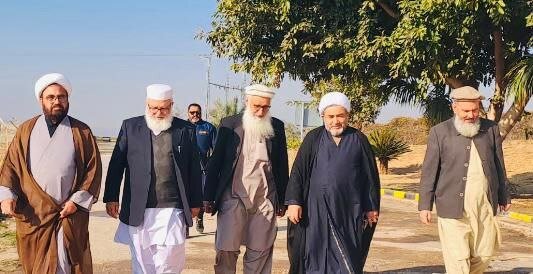 قدرتهای استعماری شبانه روز برای شکستن وحدت تلاش می کنند