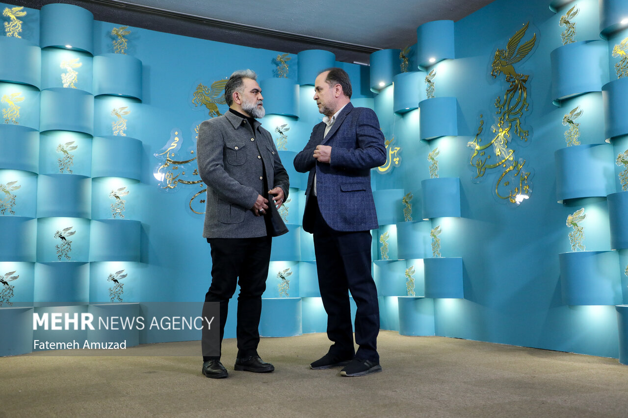 درهای برج میلاد به روی همه باز است؛ زبالهسازها در سالن سینما!