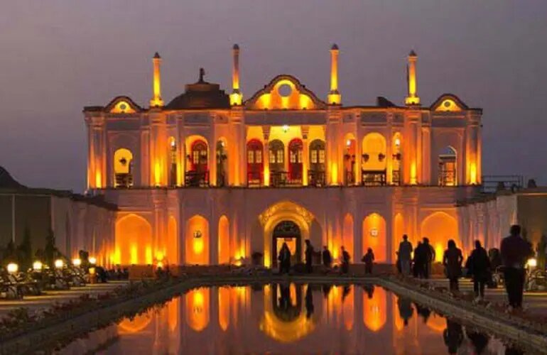 بیابانی وشک و دارستانی سەرسەوز لە یەک شوێندا کۆ بوونەتەوە