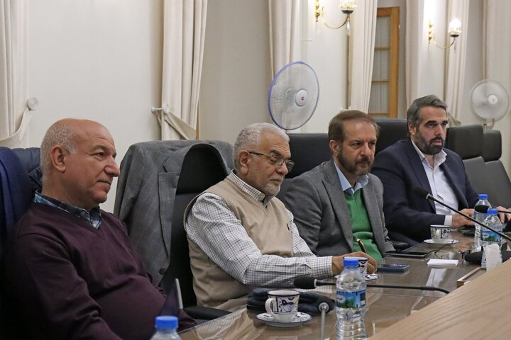 نهاد کتابخانهها پذیرای همه ناشران باشد