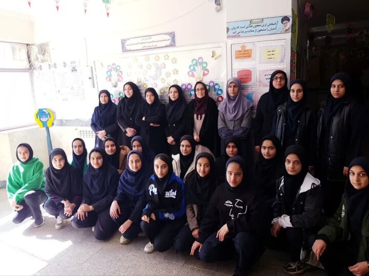 آزادی ۵ زندانی در دهه فجر؛ دانشآموزان و فرهنگیان بویین زهرایی پای کار انقلاب