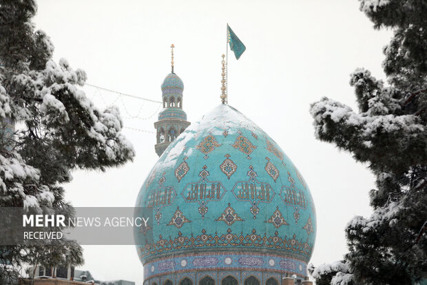 حال و هوای برفی آستان مقدس مسجد جمکران