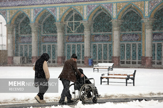 حال و هوای برفی آستان مقدس مسجد جمکران