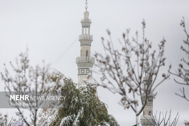 بارش نخستین برف زمستانی در شهر قم