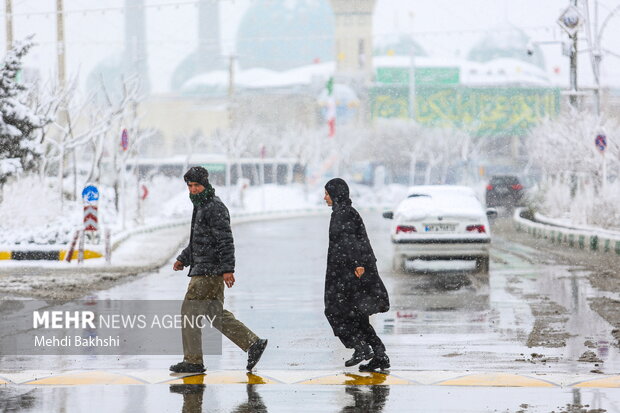 بارش نخستین برف زمستانی در شهر قم