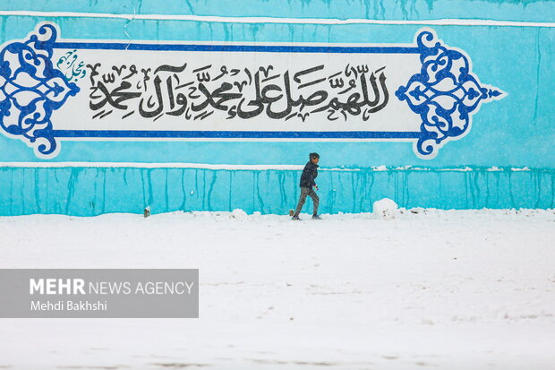 بارش نخستین برف زمستانی در شهر قم