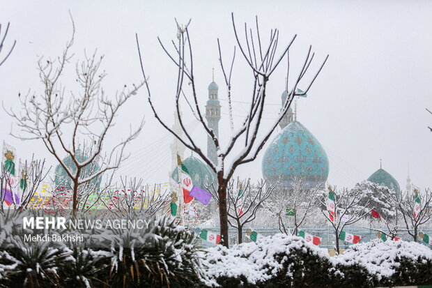 بارش نخستین برف زمستانی در شهر قم