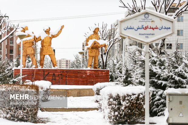 بارش نخستین برف زمستانی در شهر قم