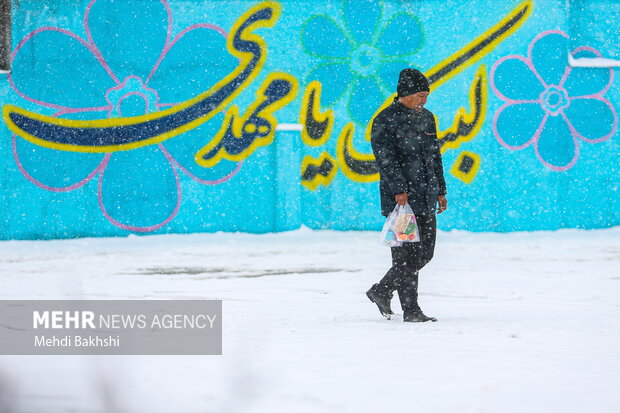 بارش نخستین برف زمستانی در شهر قم