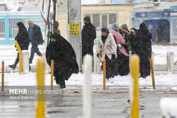 بارش نخستین برف زمستانی در شهر قم