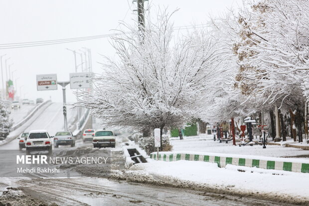 استفاده از زنجیر چرخ و تجهیزات زمستانی در جادههای استان ضروری است