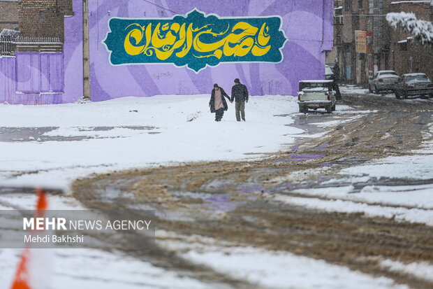 بارش نخستین برف زمستانی در شهر قم