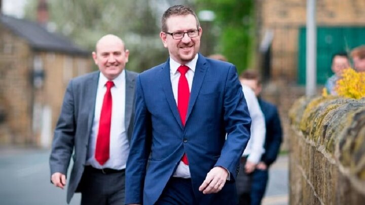 پیامهای توهینآمیز در کانال «واتسآپ» به قیمت اخراج مقام انگلیسی تمام شد