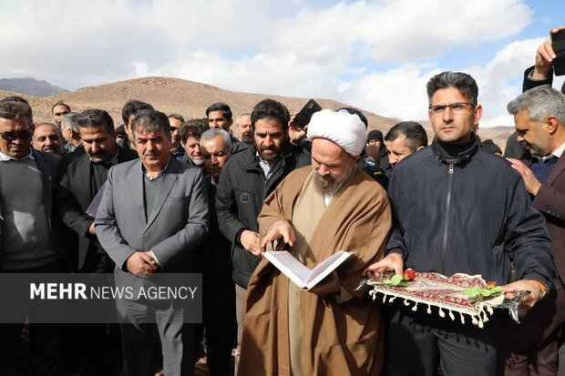 طرح آبرسانی به مجتمع ۹ روستایی جُندابه در اصفهان بهرهبرداری شد