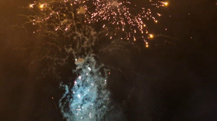 نورافشانی آسمان پارسآباد مغان در شب پیروزی انقلاب اسلامی